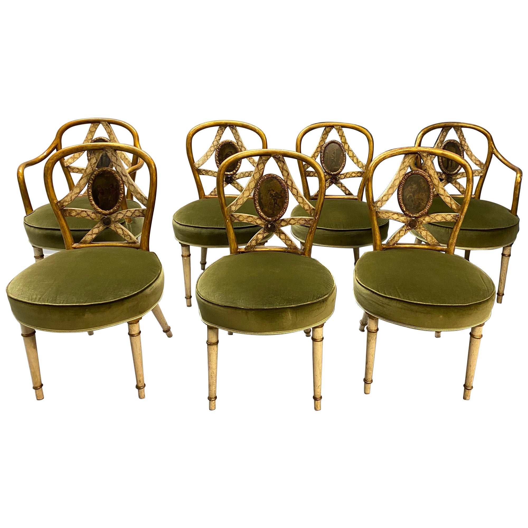 Ensemble de sept chaises de salle à manger italiennes peintes de la fin du XVIIIe siècle  en vente