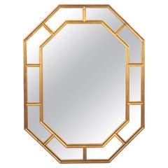 Miroir mural octogonal en résine dorée de style Hollywood Regency moderne par DeKnudt