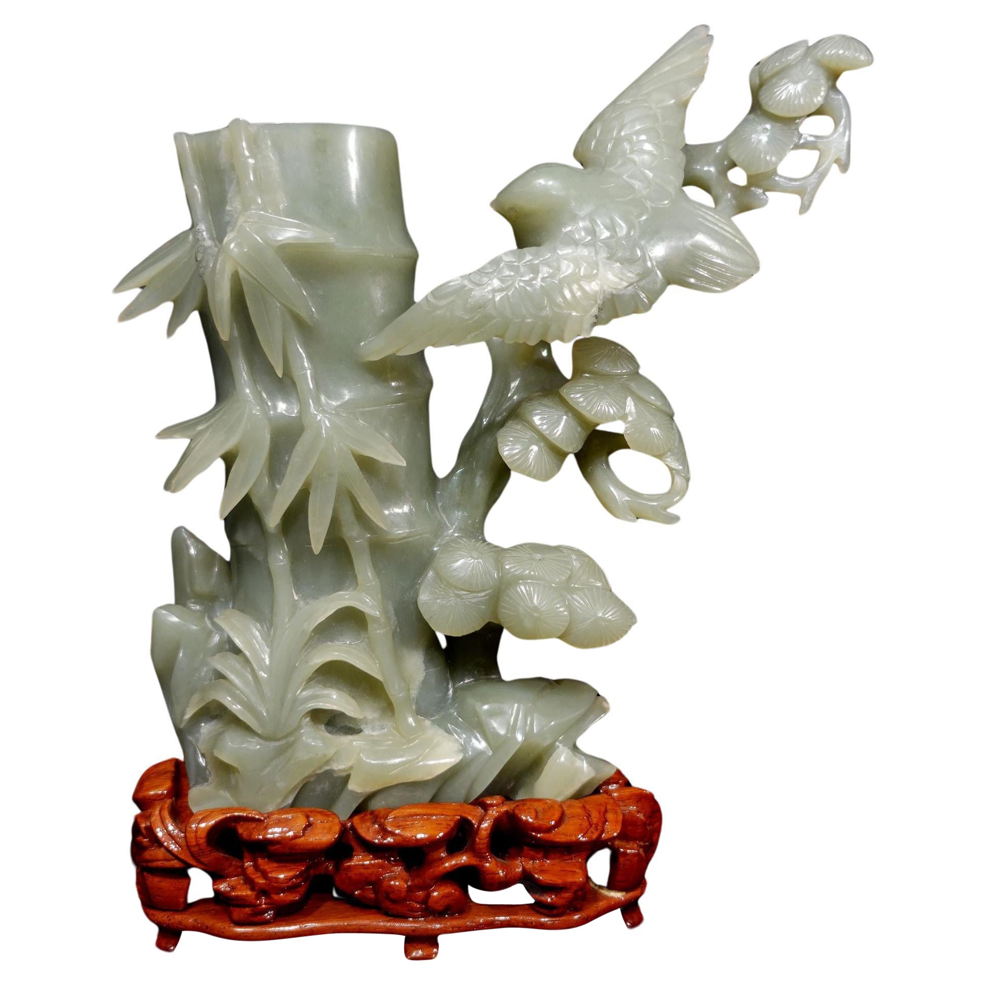 Antiquité - Grand vase chinois en jade Hetain sculpté avec Stand et Boîte