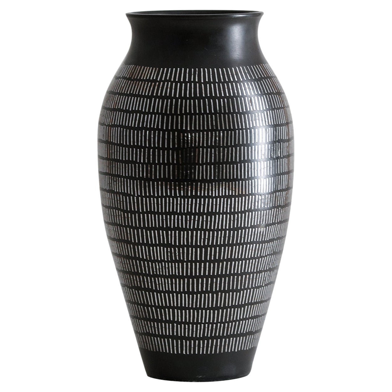 Traditionelle indische handgefertigte Bidri-Vase aus Tangierguss im Angebot