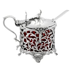 Antiguo recipiente victoriano de plata de ley para mostaza (1884)