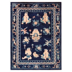 Antiker chinesischer Peking-Teppich mit blauem Hintergrund und figurativem Design, 4'10" x 6'6"