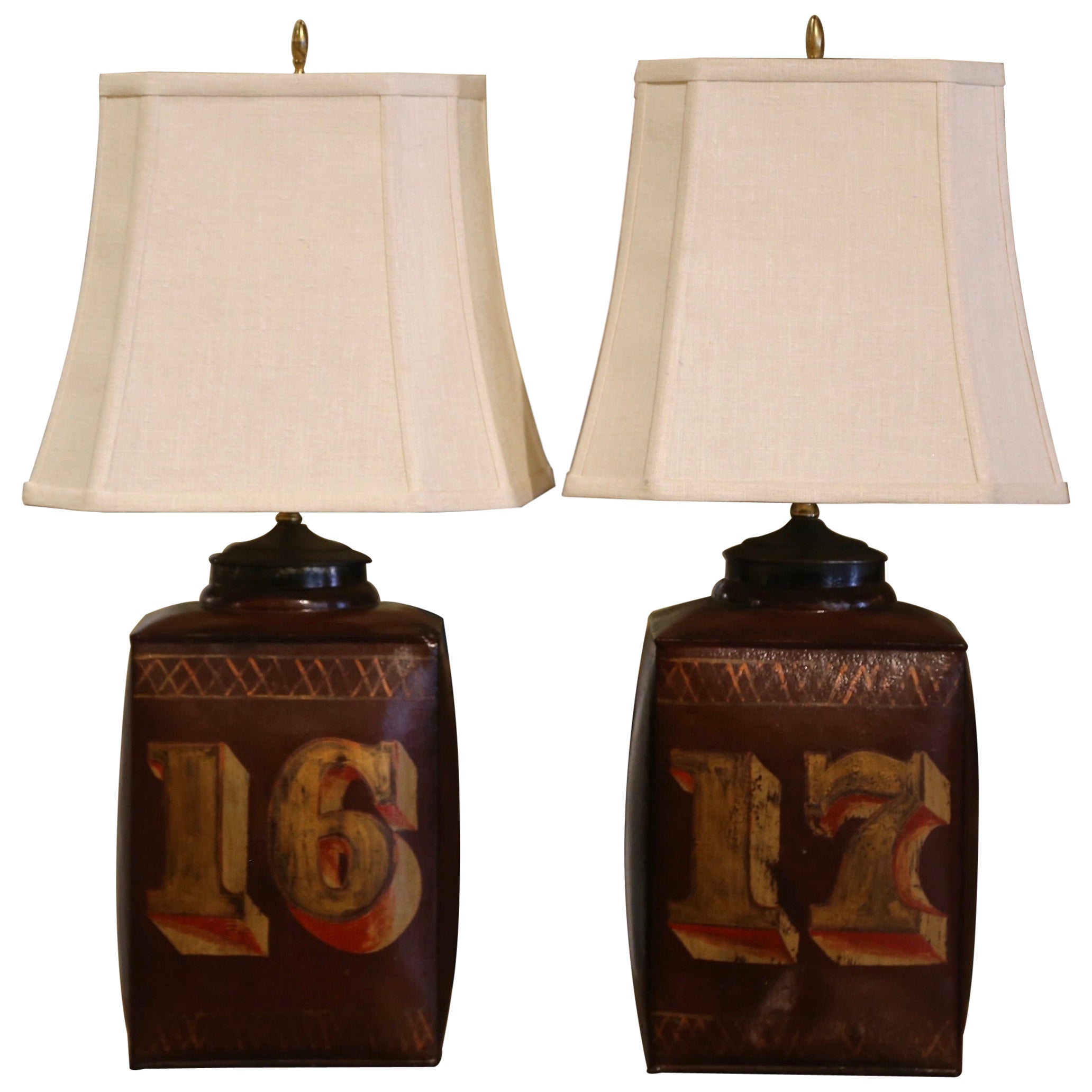 Paar englische bemalte Teekanister-Tischlampen mit Lampenschirmen aus dem 19.