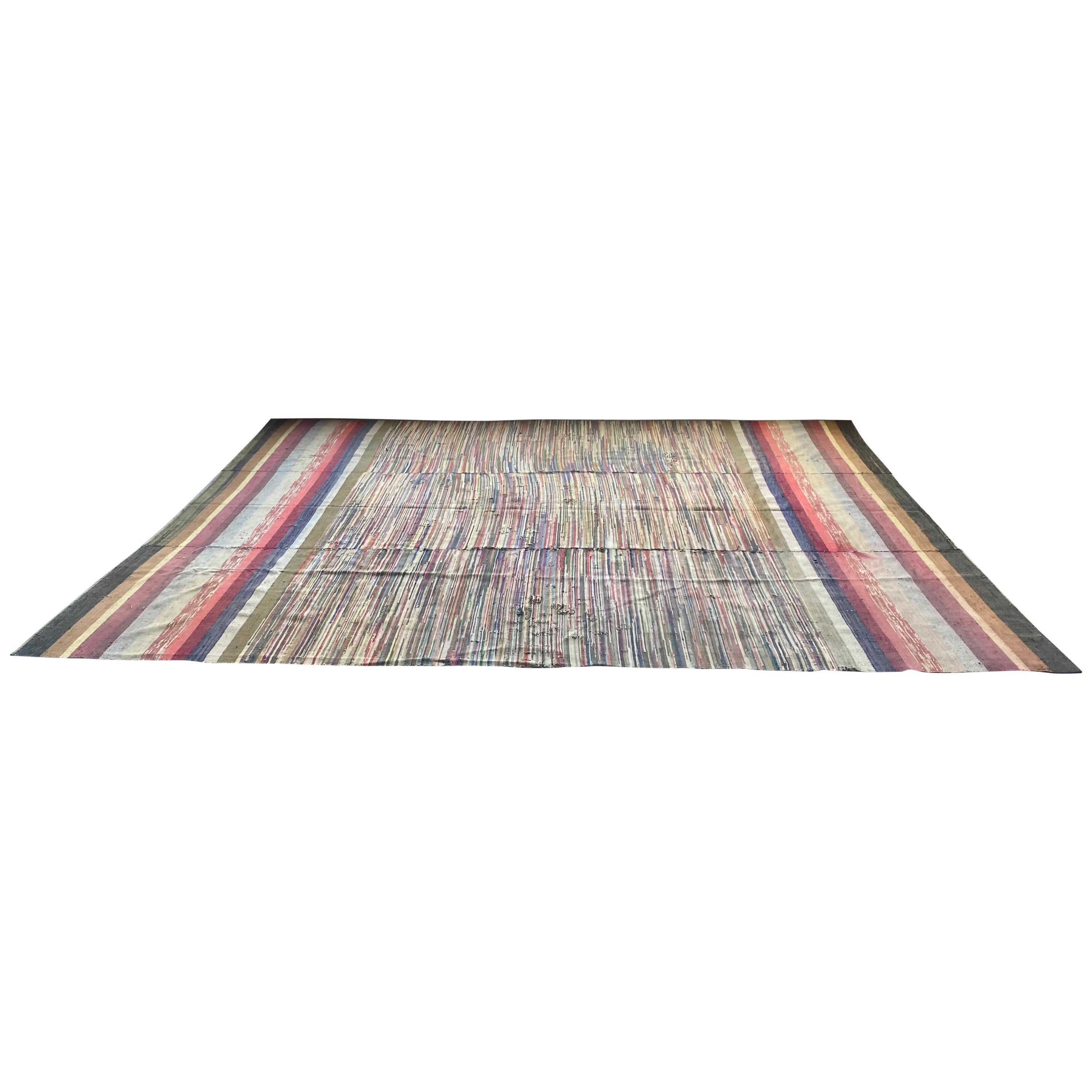 Monumental alfombra American Rag Rug de los Shaker de finales del siglo XIX (139" x 97")