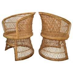 Ensemble de 2 fauteuils vintage en rotin et bambou de style chinoiserie tissés et fabriqués à la main