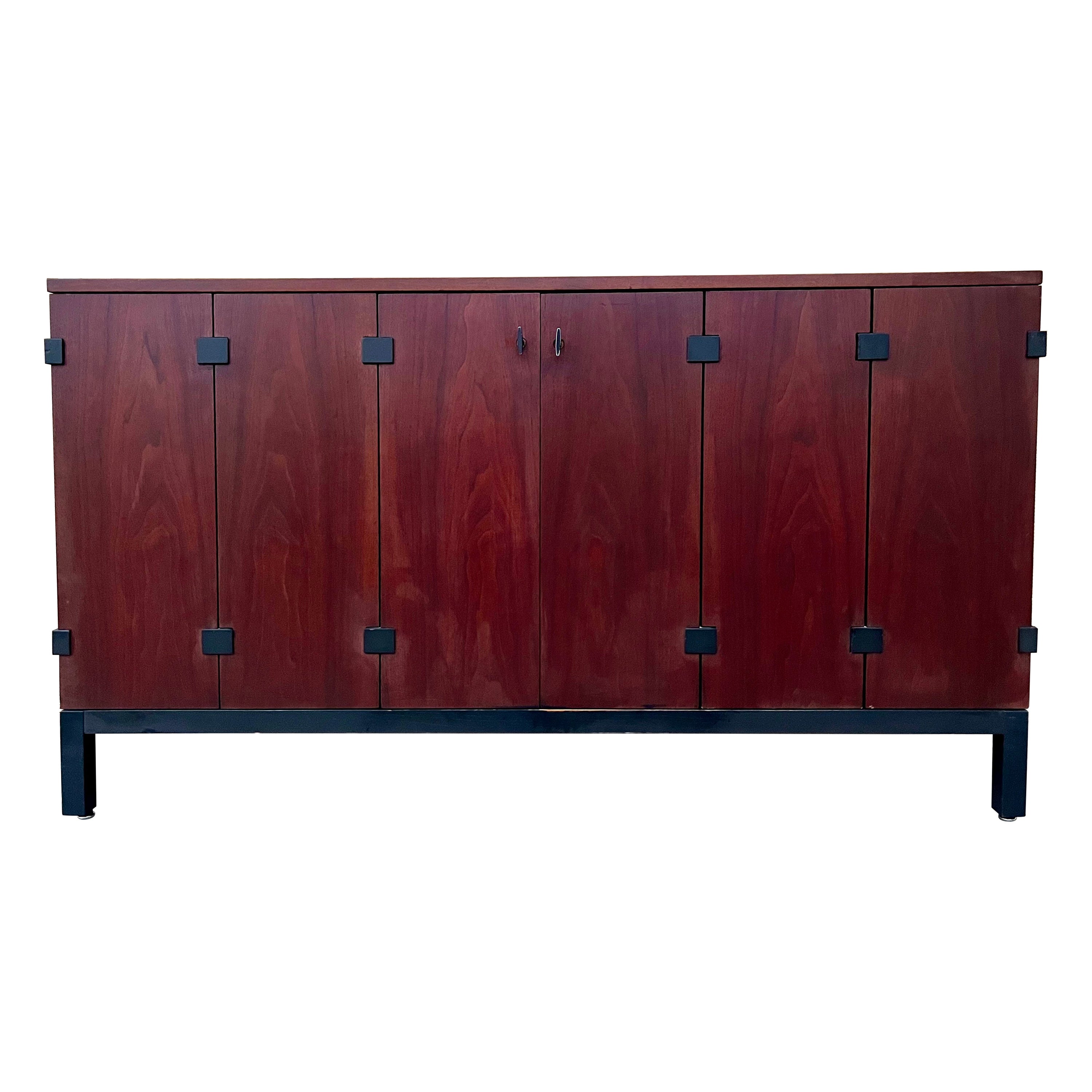 Mid Century Sideboard Credenza by Milo Baughman for Directional. Circa 1960s