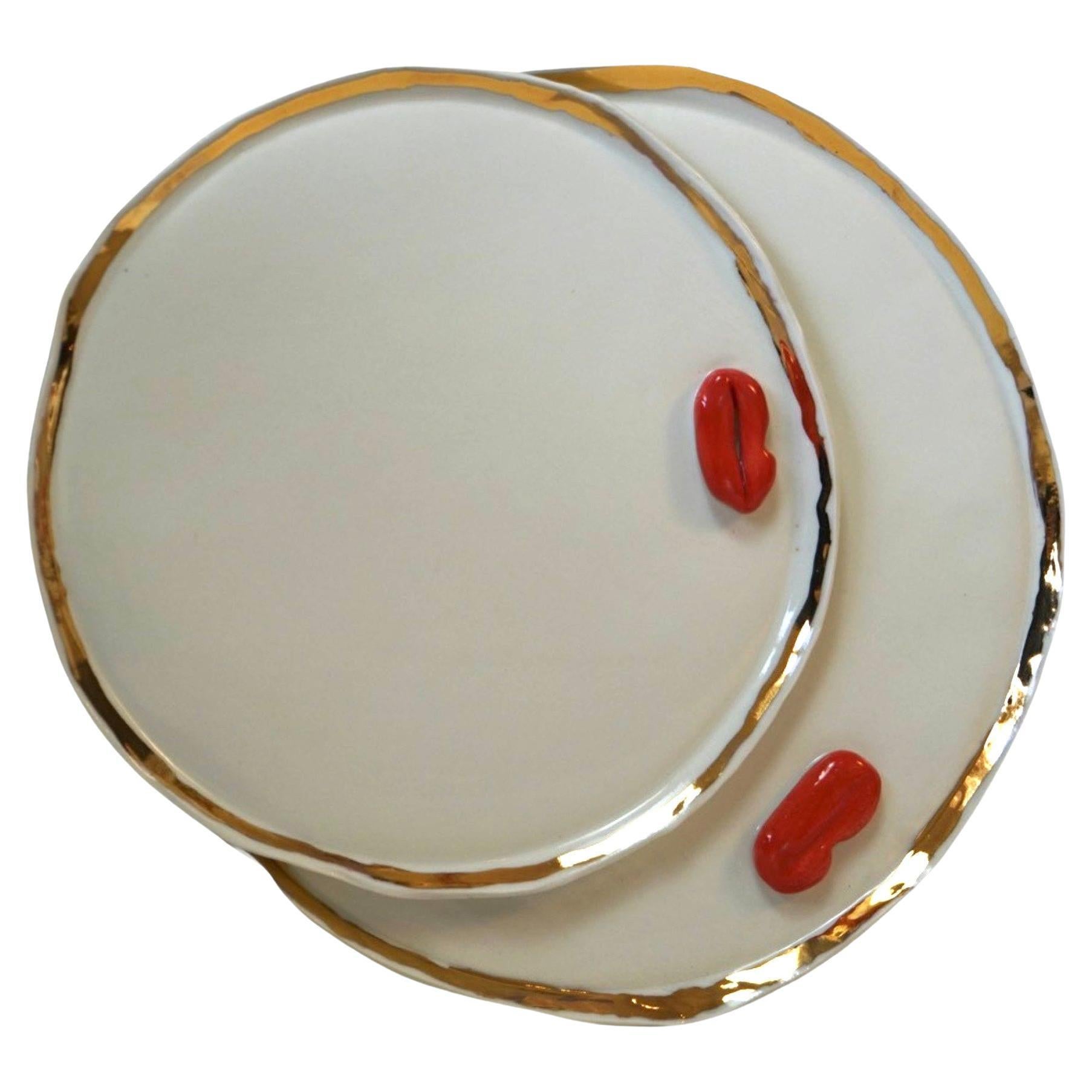 Assiettes de table Lips en porcelaine blanche de l'artiste - designer Hania Jneid
