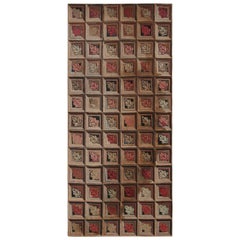 Tapis crocheté antique en Brown avec motifs floraux rouges et verts, de Rug & Kilim