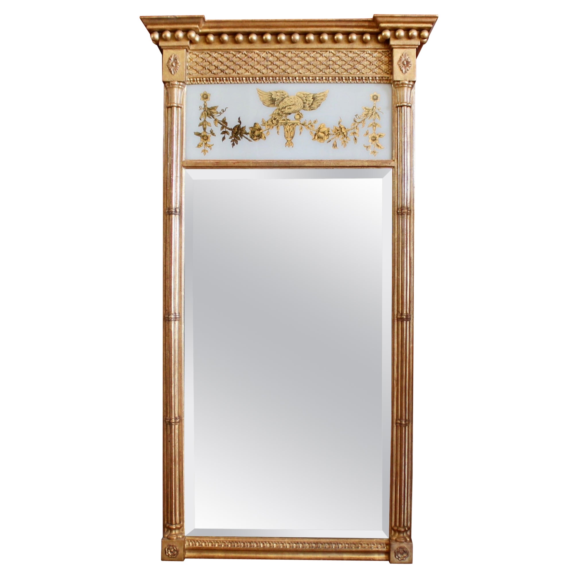 Grand miroir de tabernacle en bois doré de style fédéral en vente