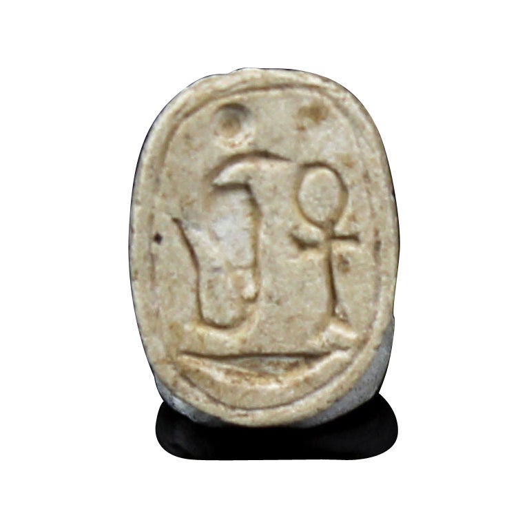 Egyptian scarab with Uraeus, Ankh and neb basket (Amun trigram) For Sale