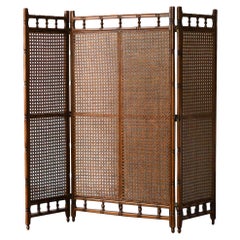 Antique Three-panel screen in carved wood and Vienna straw, 1920s.