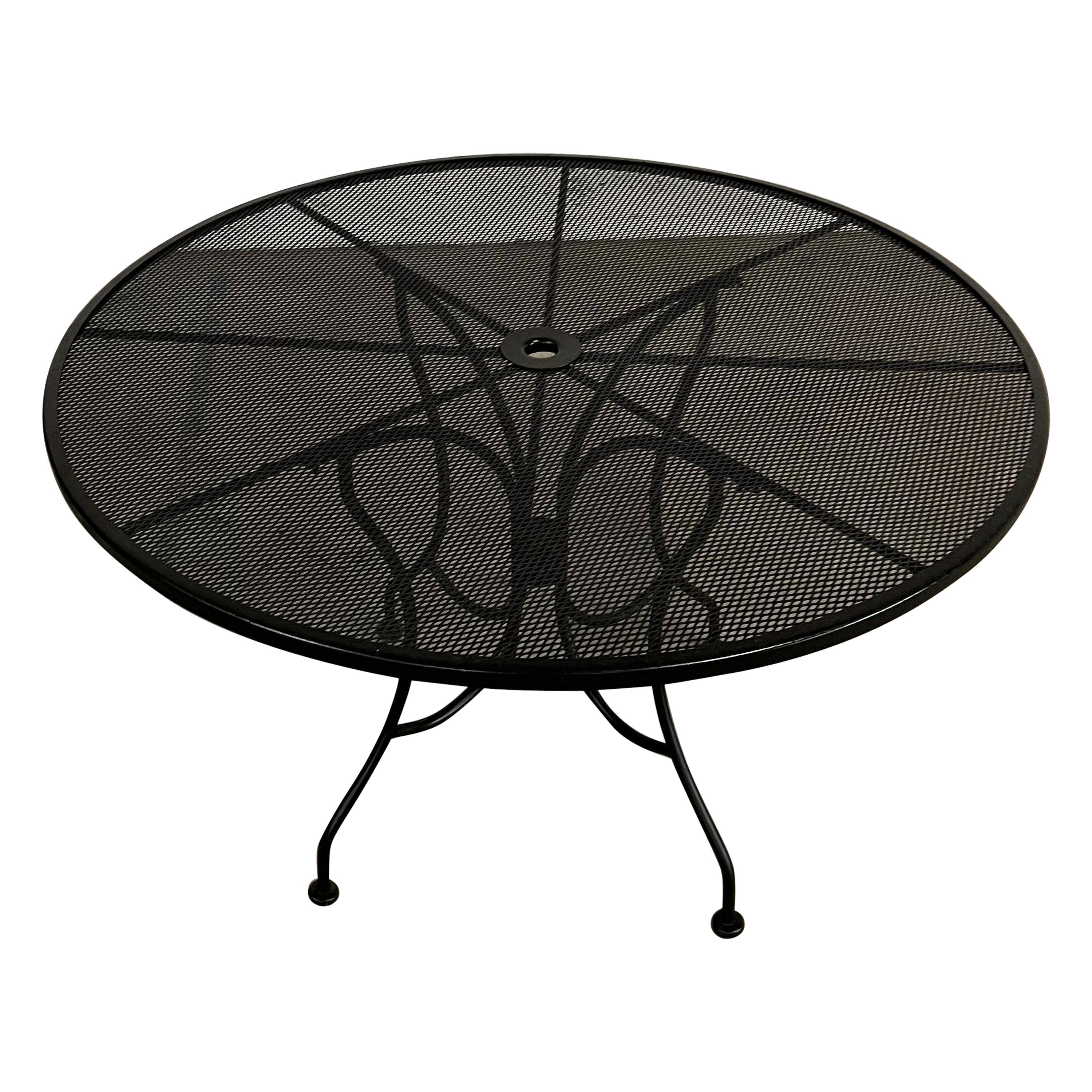 Mid-Century Outdoor Iron Salerini Style 48" Round Dining Table For Sale