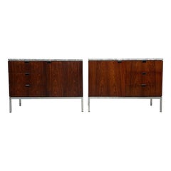 Coppia di armadi in palissandro di Florence Knoll per Knoll