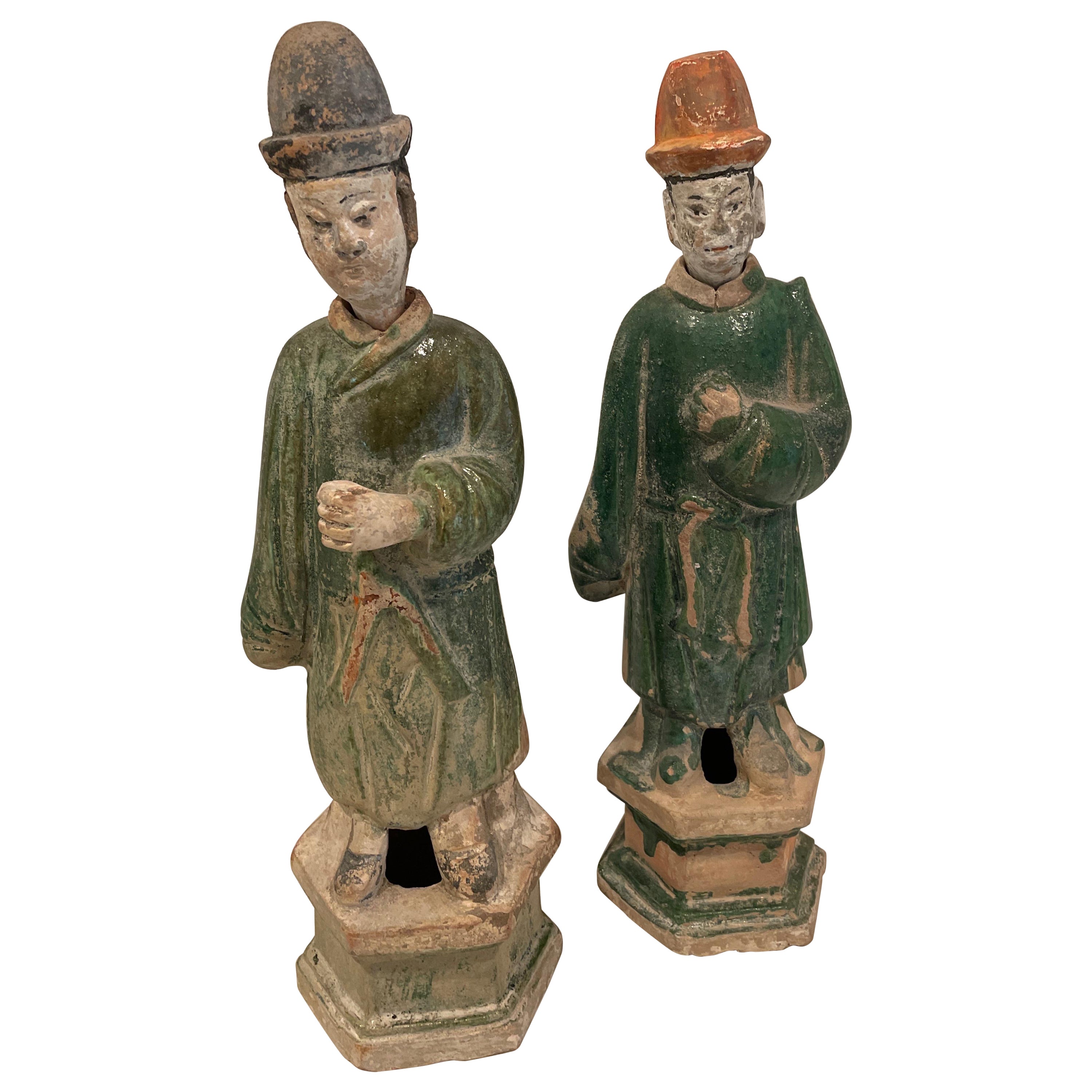 Vermutlich handelt es sich um Grabfiguren aus der Ming Dynasty, die der Würde des Menschen entsprechen.  im Angebot
