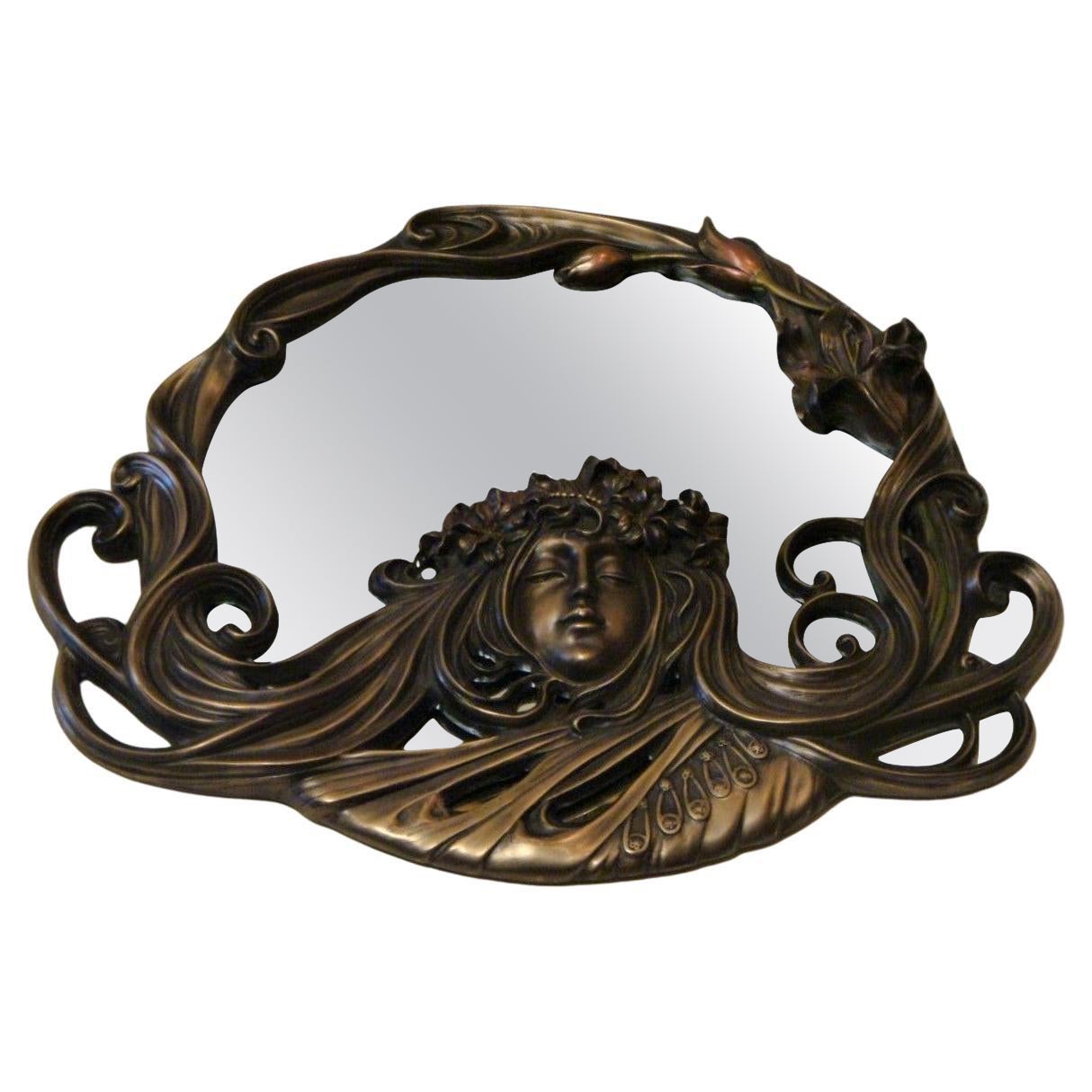 Spectaculaire miroir orné sculpté à la main et peint en bronze de style Art déco, rare en vente