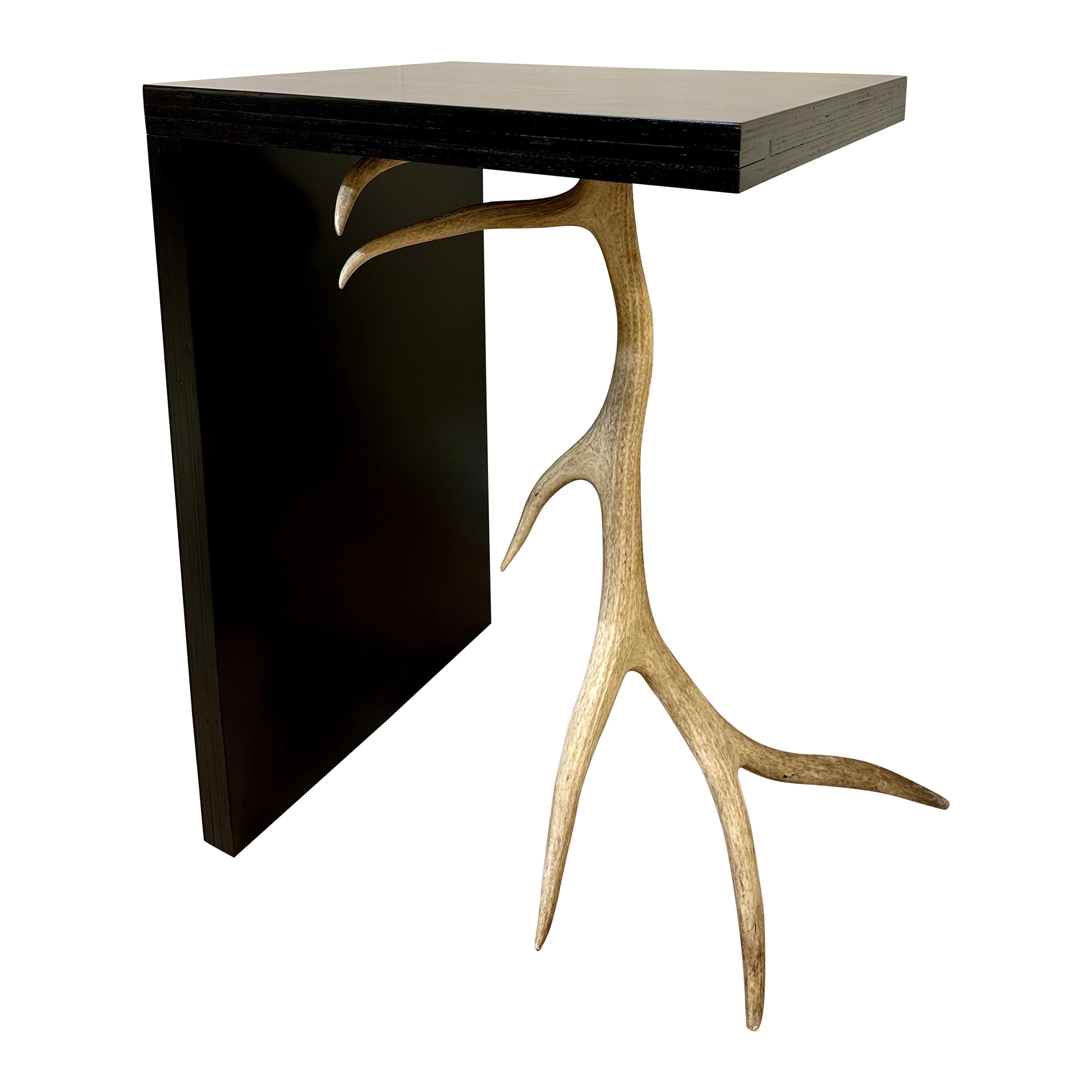 Table/ Pedestal unique sur mesure avec base en bois de cerf à 6 pointes en vente