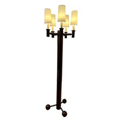Lampadaire de style candélabre à 5 bras en chêne tourné français - deux disponibles