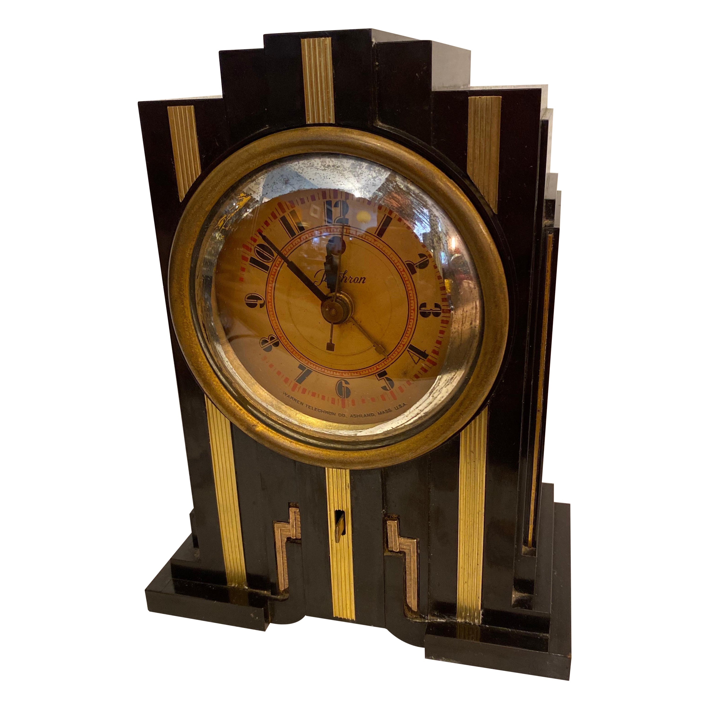 Horloge gratte-ciel Telechron en bakélite en vente