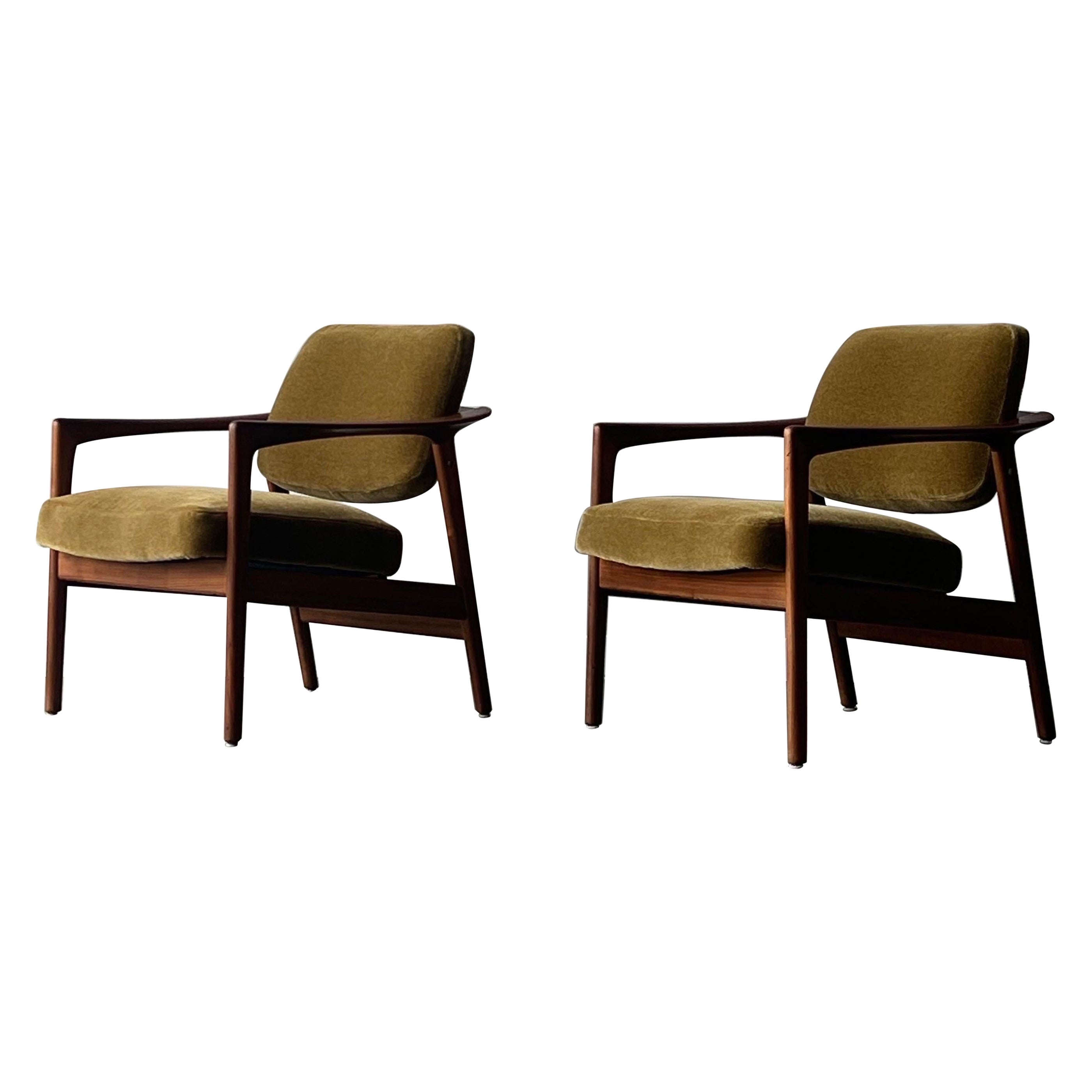Mid-Century Swedish Pair of Lounges by Folke Ohlsson for Dux For Sale