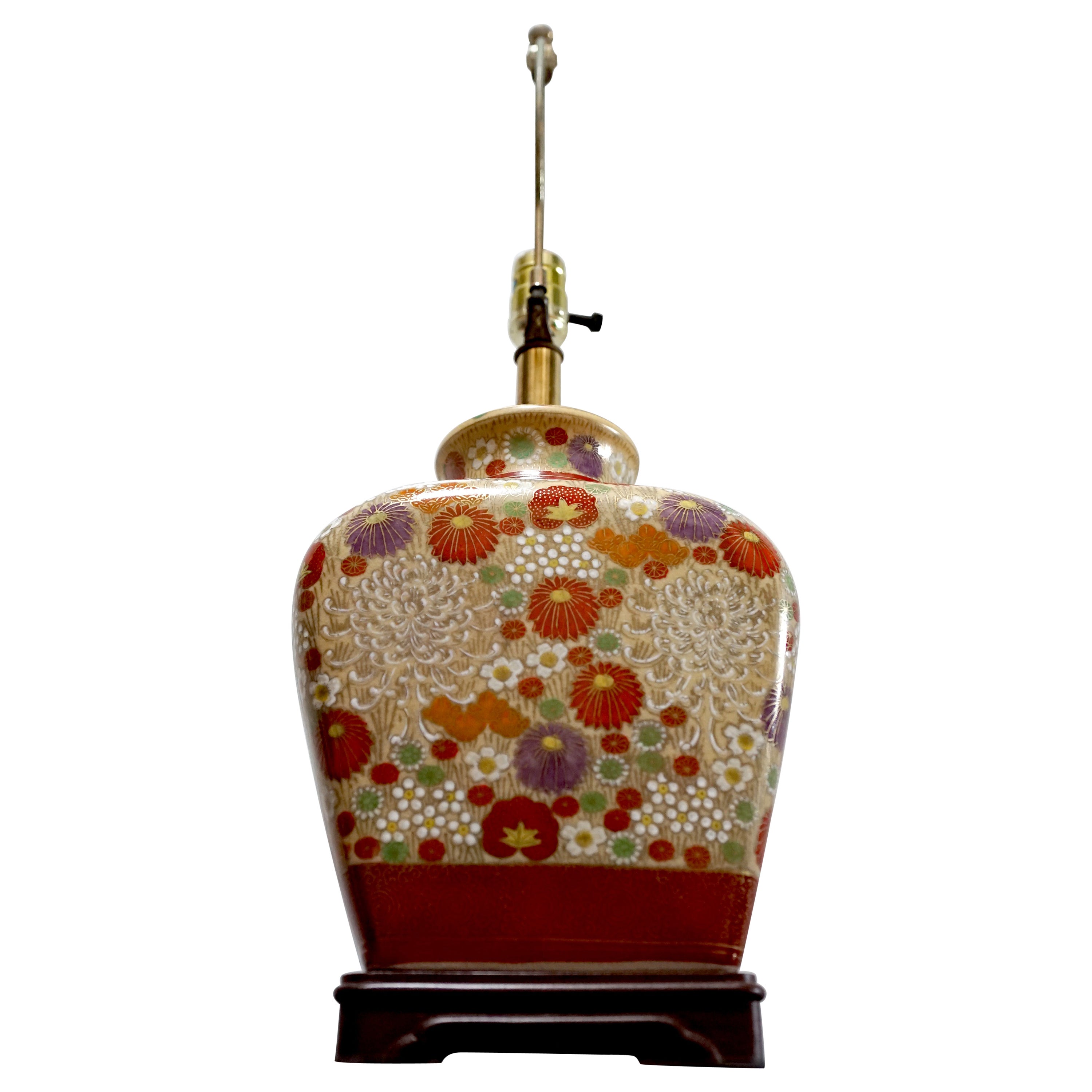 Lampe de table dorée d'influence asiatique avec profusion de fleurs, base en bois de rose