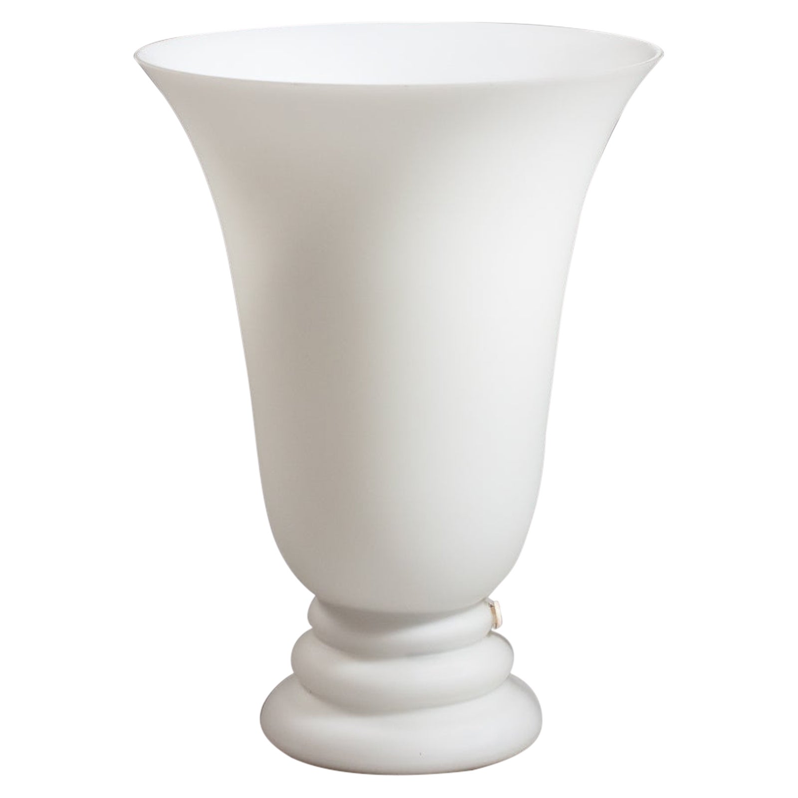 Französische hohe Opalglas-Tischlampe im Art-déco-Stil im Angebot
