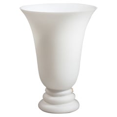 Lampe de table haute art déco française en verre opalin