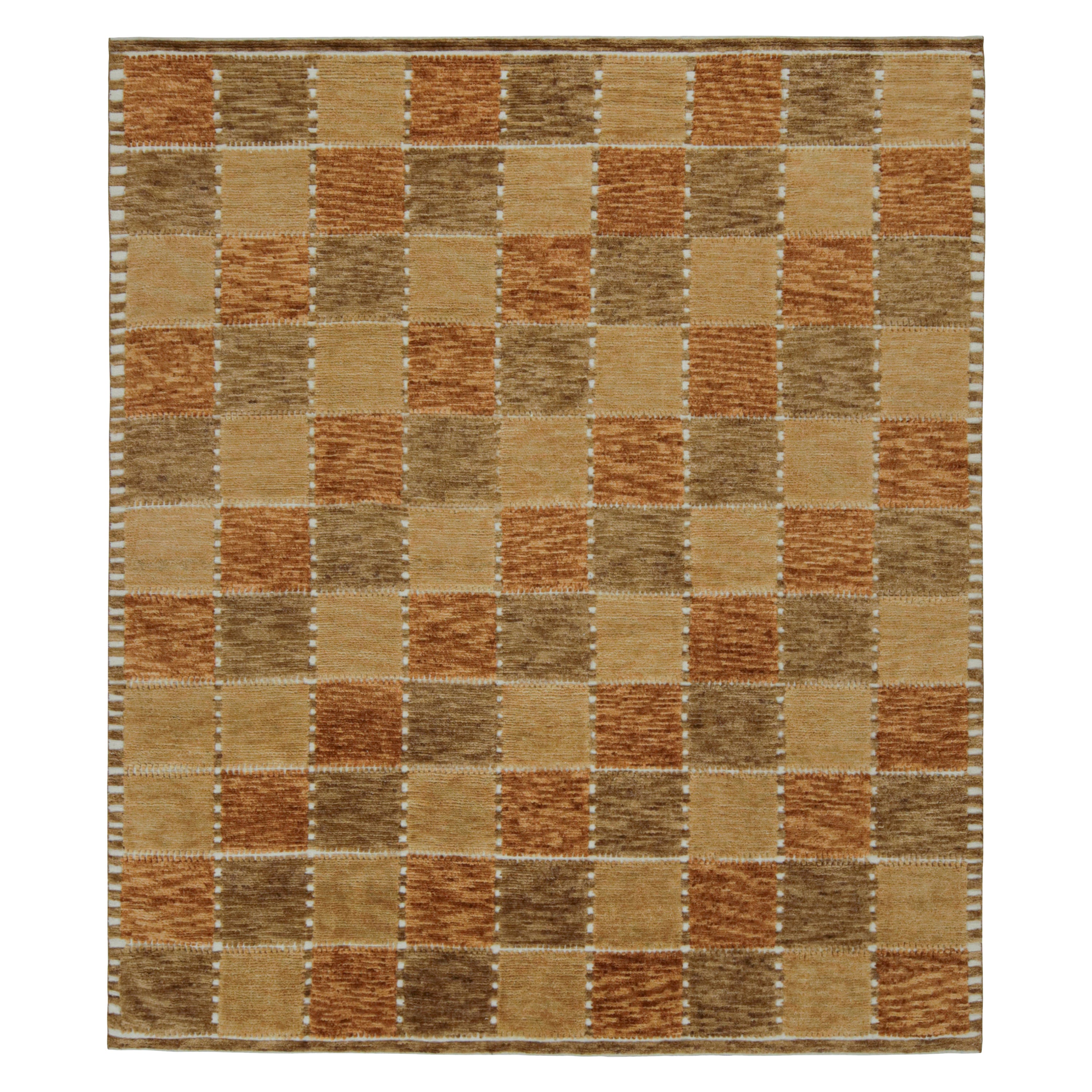Rug & Kilim's Teppich im skandinavischen Stil mit geometrischen Mustern in braunen Tönen im Angebot