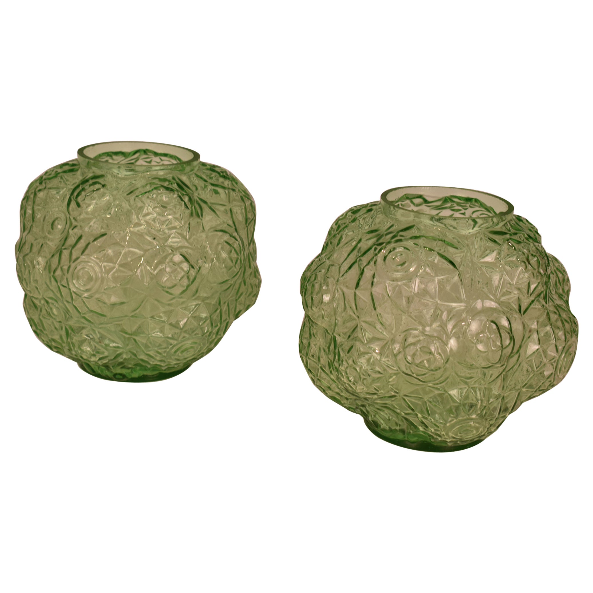 Paar Art-Déco-Vasen aus grünem Glas. 1930er Jahre im Angebot