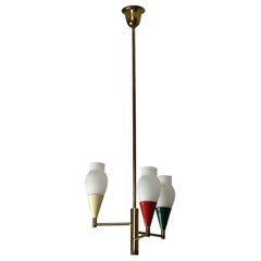 Lustre italien en laiton des années 1950 au design Modernity et aux accents métalliques colorés