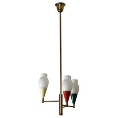 Lustre italien en laiton des années 1950 au design Modernity et aux accents métalliques colorés