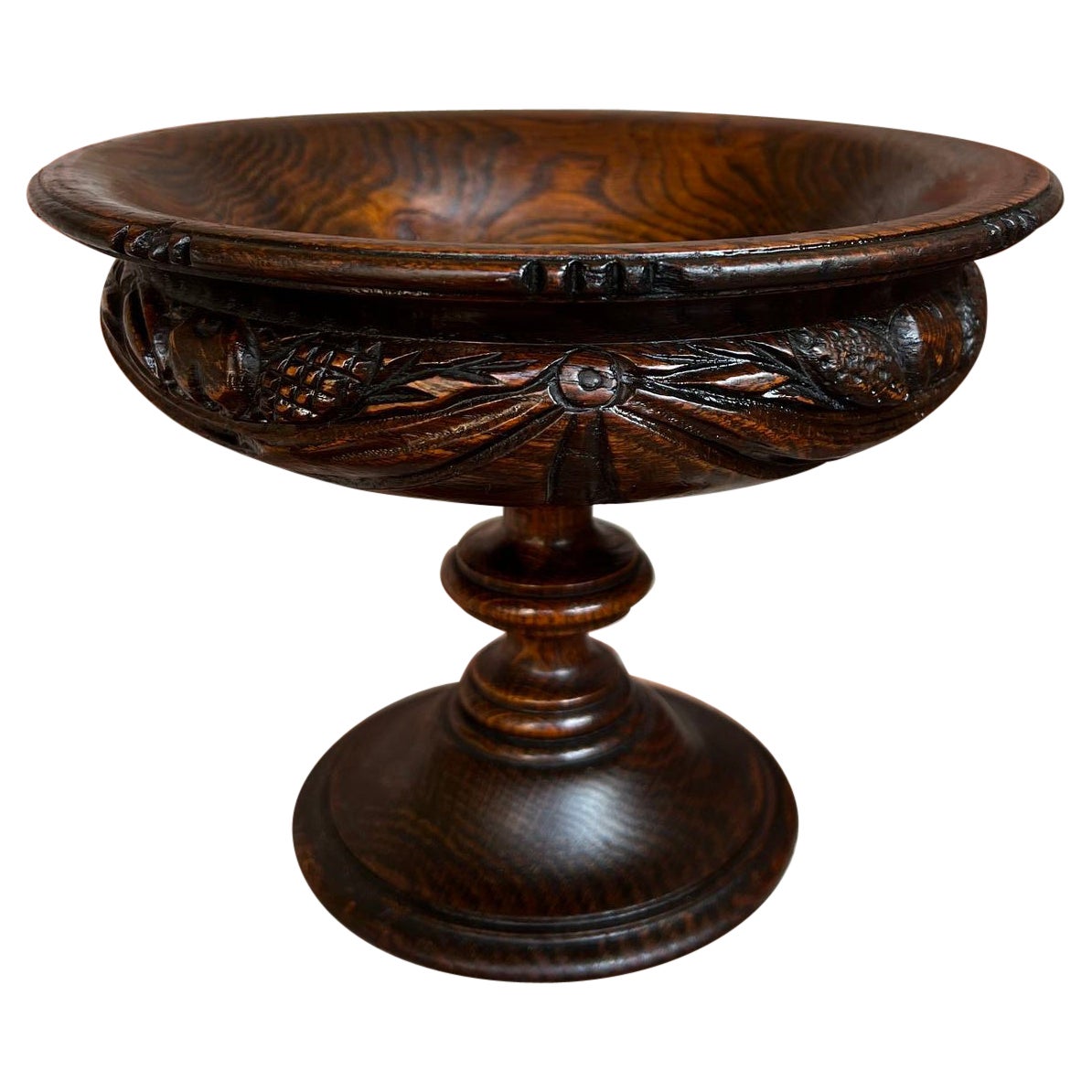 Antiquité anglaise sculptée en chêne foncé Compote Pedestal Bowl Floral Dessert Stand