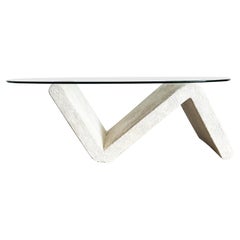Table basse postmoderne en béton sculpté avec plateau de verre ovale