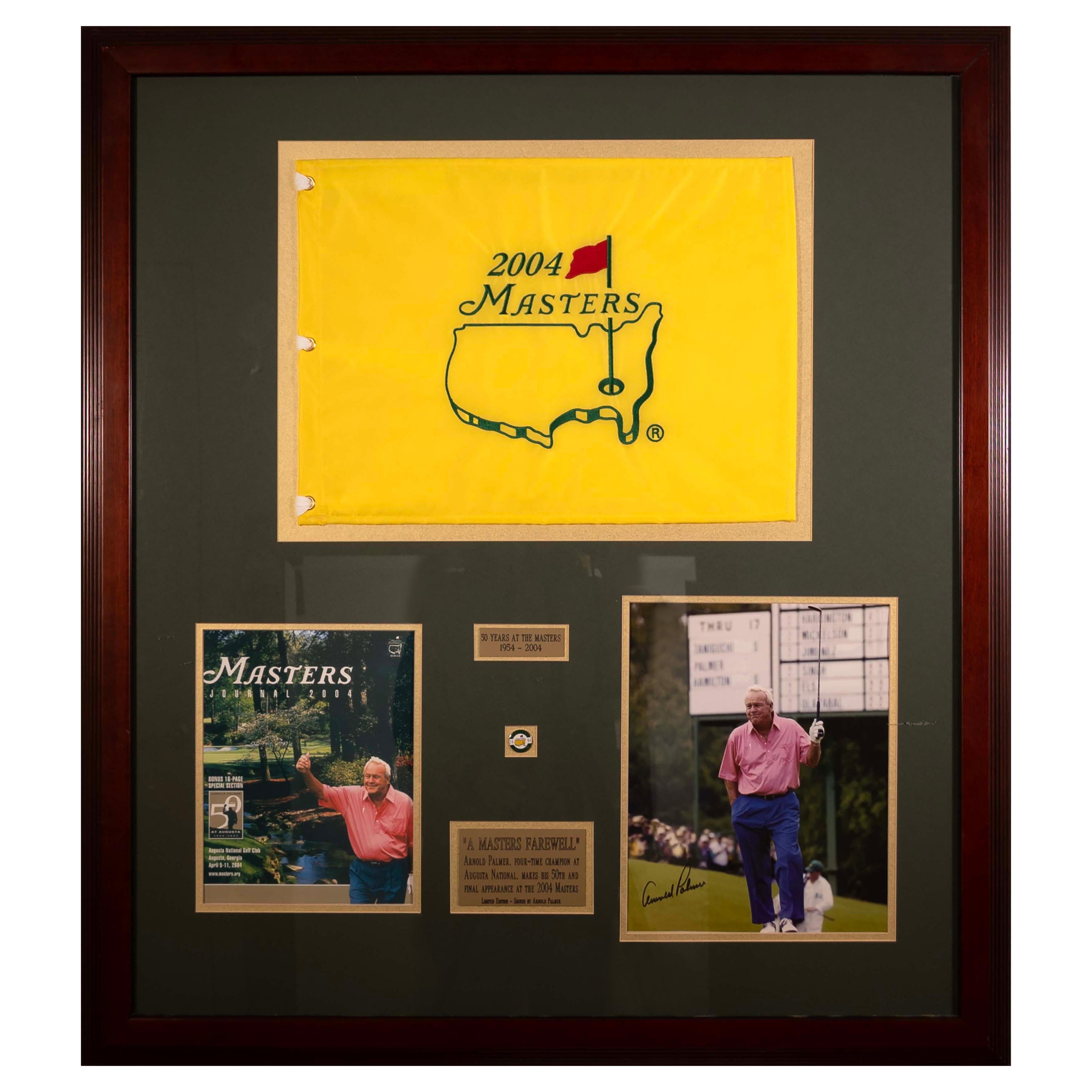 Photographie, drapeau et épingle signées Arnold Palmer, Masters 2004 dans un cadre pour souvenirs
