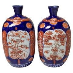 Élégante paire de vases Imari peints à la main, Meiji Perion, années 1880