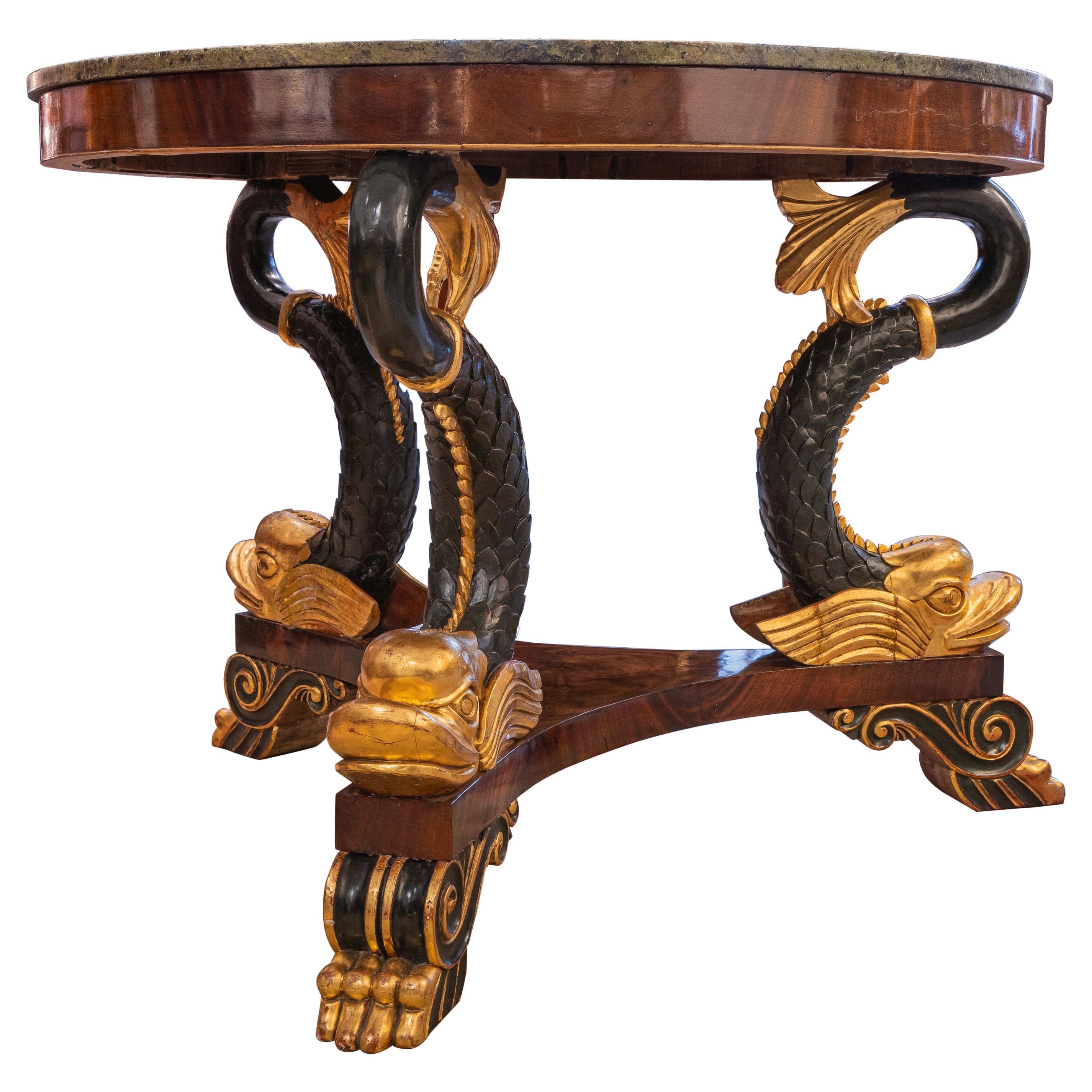 A  Régence  A.I.C.C. table centrale du 19e siècle. Parcel doré avec base tripode dauphin en vente