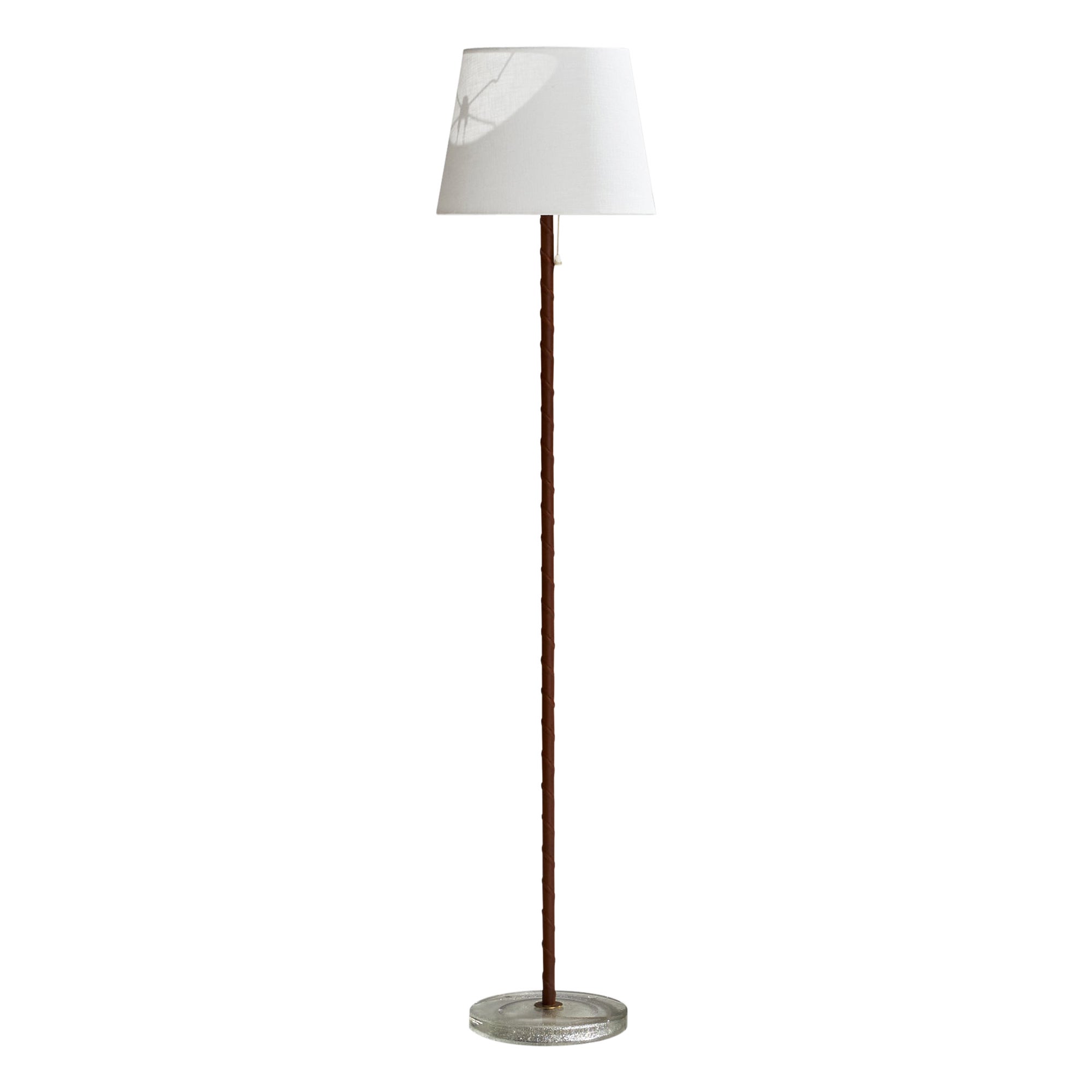 Lampadaire Falkenberg Belysning, laiton, cuir, verre, années 1960 en vente