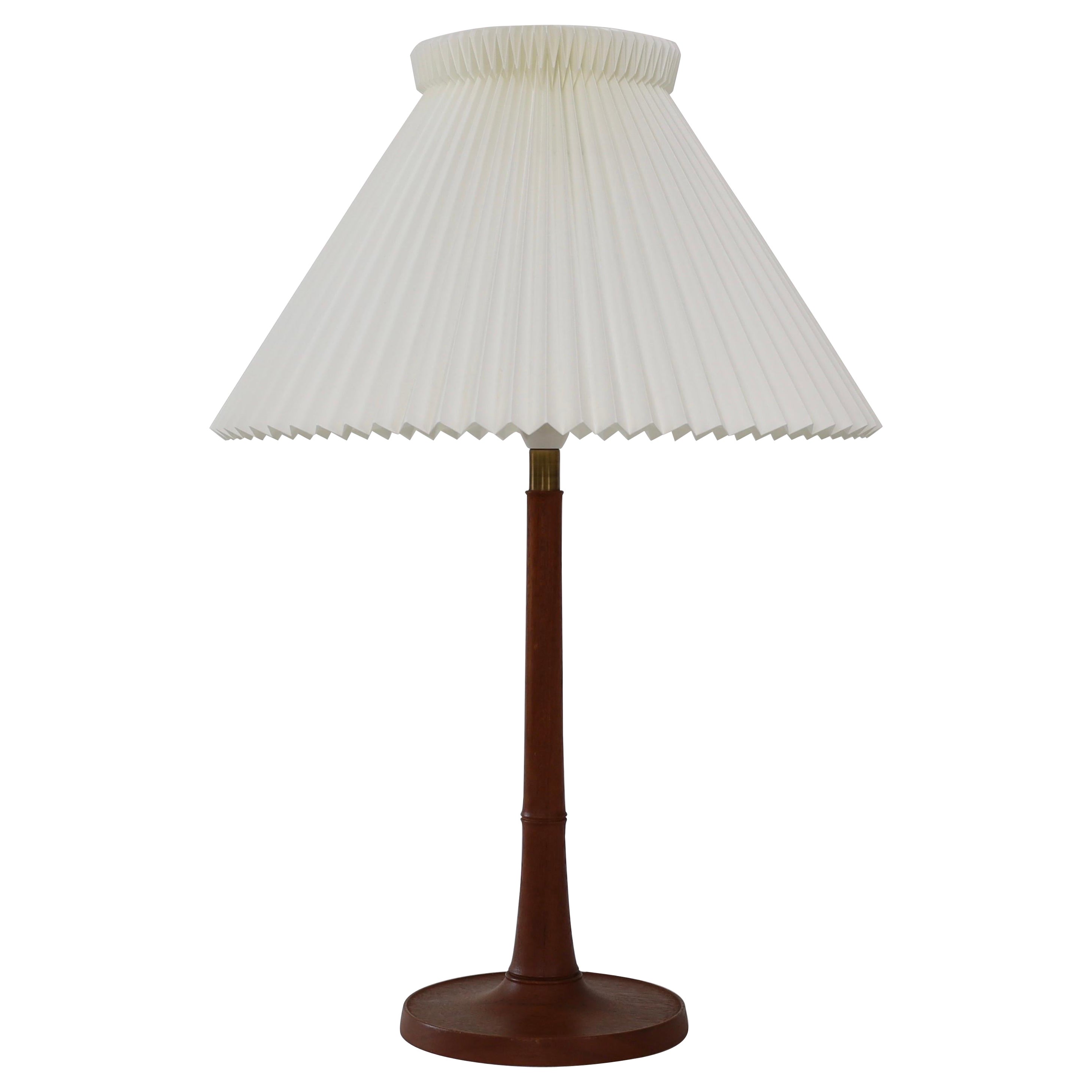 Danish Modern Le Klint oak wood table lamp, 1950s, Denmark