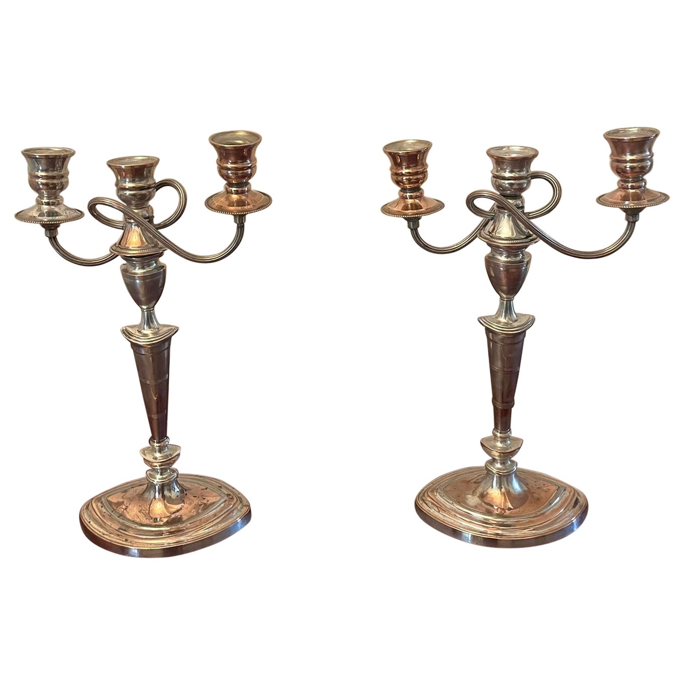 Paire de candélabres anciens de qualité victorienne en plaqué Sheffield