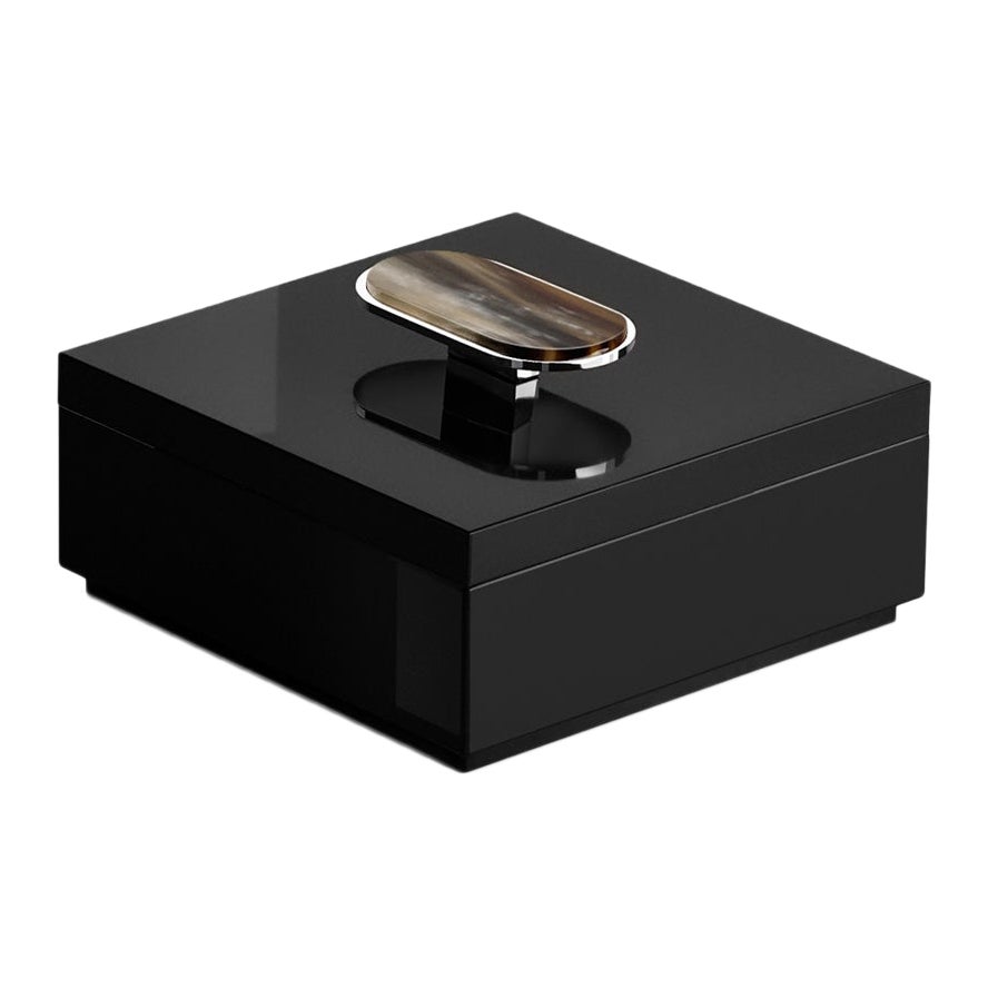 Priora Box in glossy black lacquer with detail in Corno Italiano, Mod. 2405 For Sale