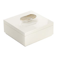 Priora-Schachtel aus glänzendem elfenbeinfarbenem Lack mit Details in Corno Italiano, Mod. 2404