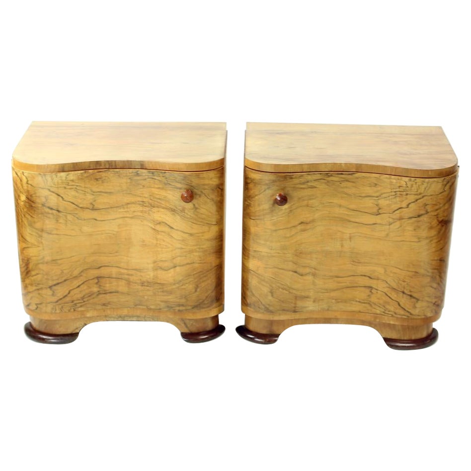 Art Deco Bedside Tables In Walnut Veneer, Czechoslovakia 1940s, Set Of 2 For Sale