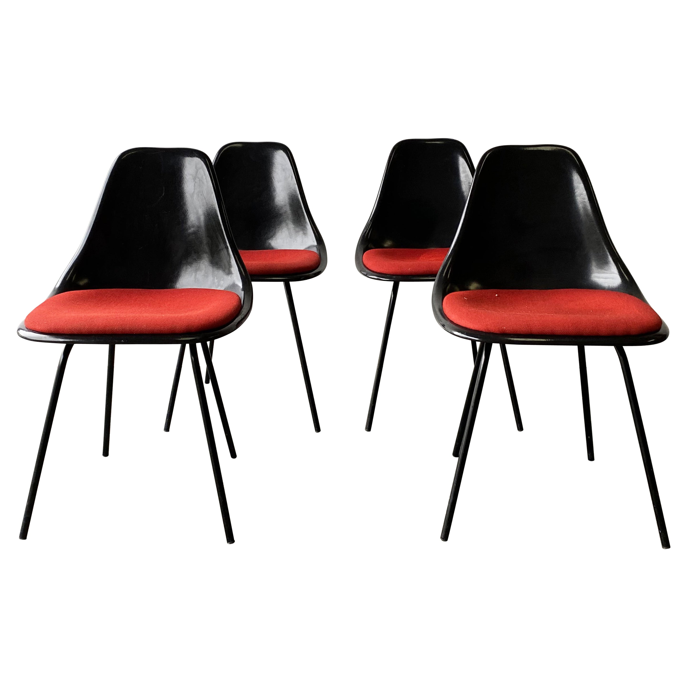 Ensemble de 4 chaises du milieu du siècle 1960 par Maurice Burke pour Arkana d'après Eero Saarinen en vente