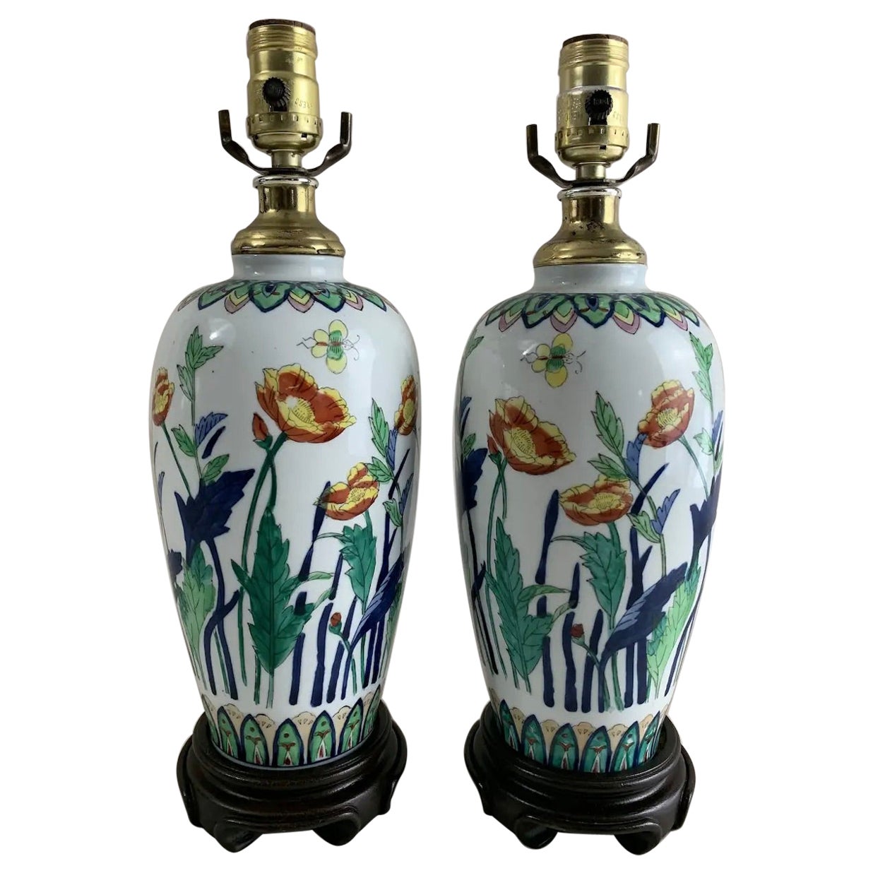 Lampes de table en porcelaine thaïlandaise peintes à la main papillons et papillons - 2 pièces en vente