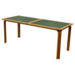 Tisch/Schreibtisch aus grünem Linoleum von Rud Thygesen und Johnny Sørensen für Magnus Olesen