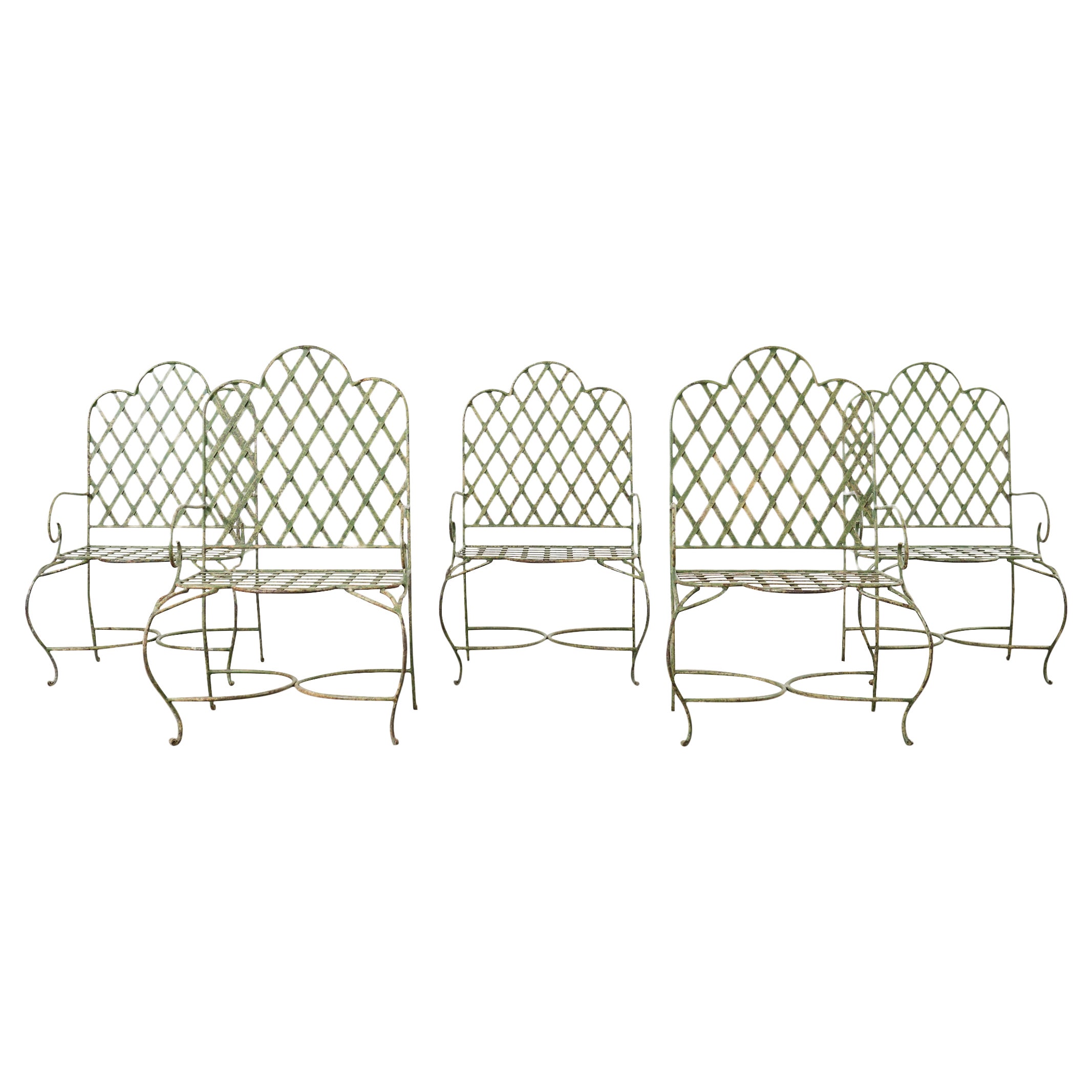 Ensemble de cinq chaises de jardin en treillis en fer de style Rose Tarlow  en vente