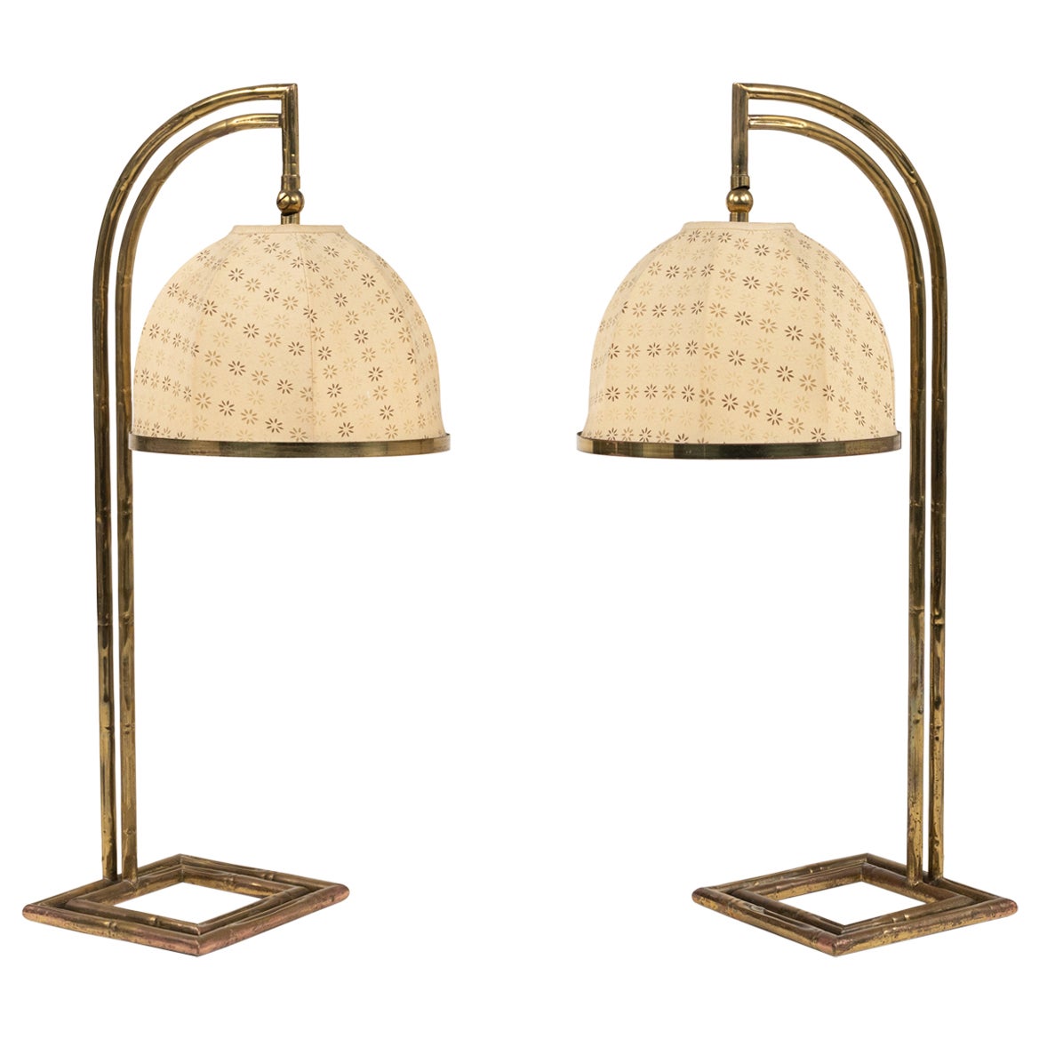 Maison Baguès Ein Paar Tischlampen aus Messing, Bambusimitat und Stoff, Italien 1960er Jahre