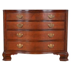 Baker Furniture Historic Charleston Chippendale commode serpentine en acajou