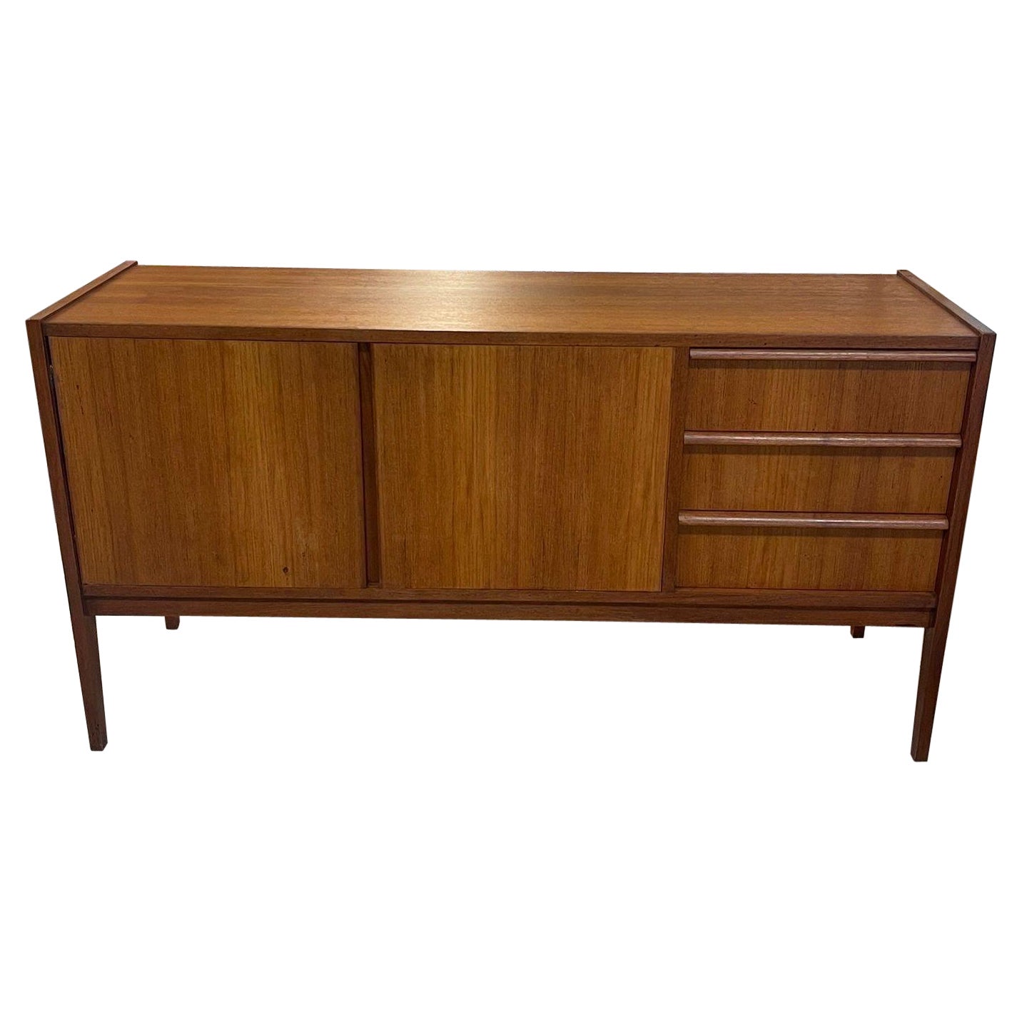 Vintage Danish Modern Credenza Cabinet. im Angebot