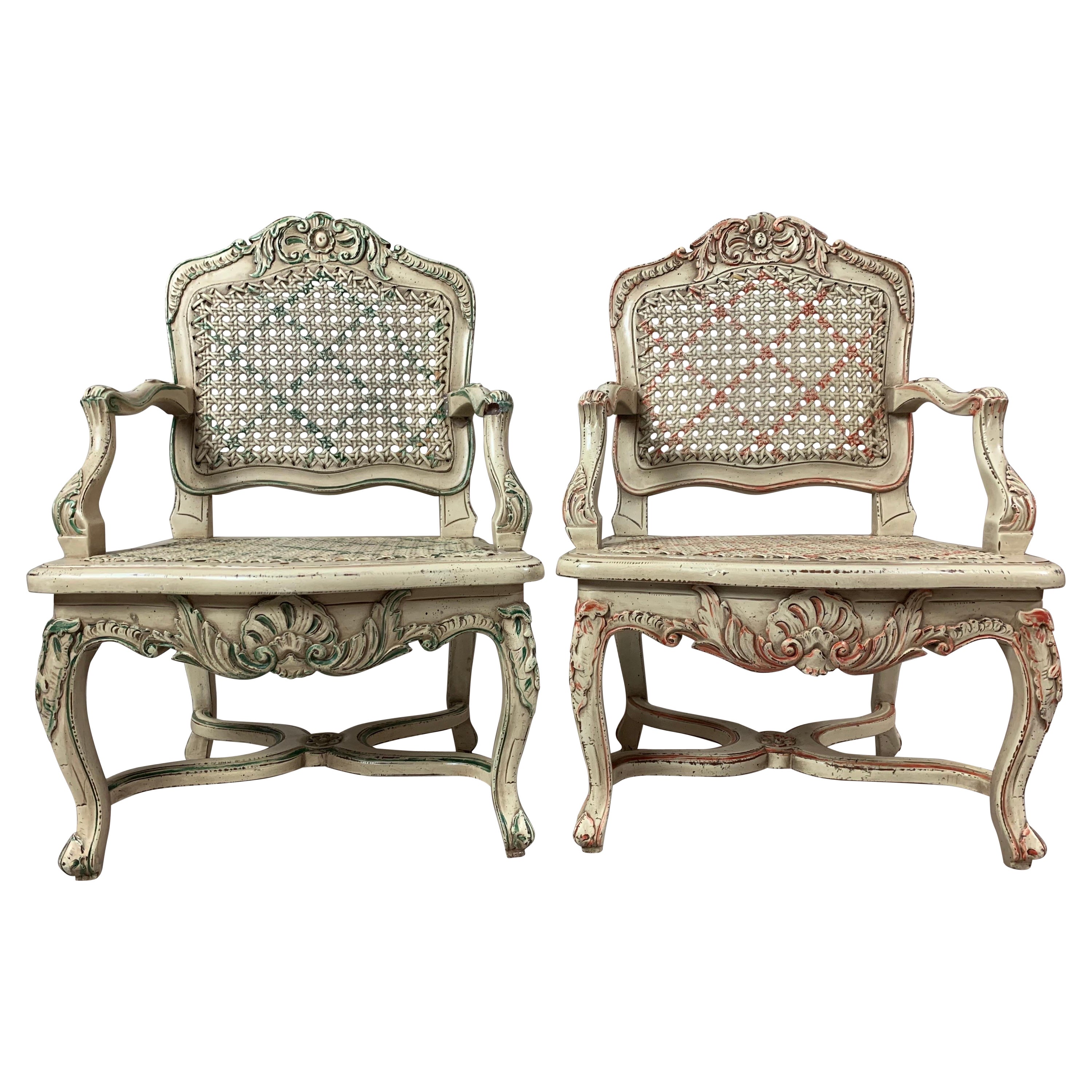 Paire de chaises à accoudoirs en bergère cannée de style Louis XVI, de taille miniature ou de poupée en vente