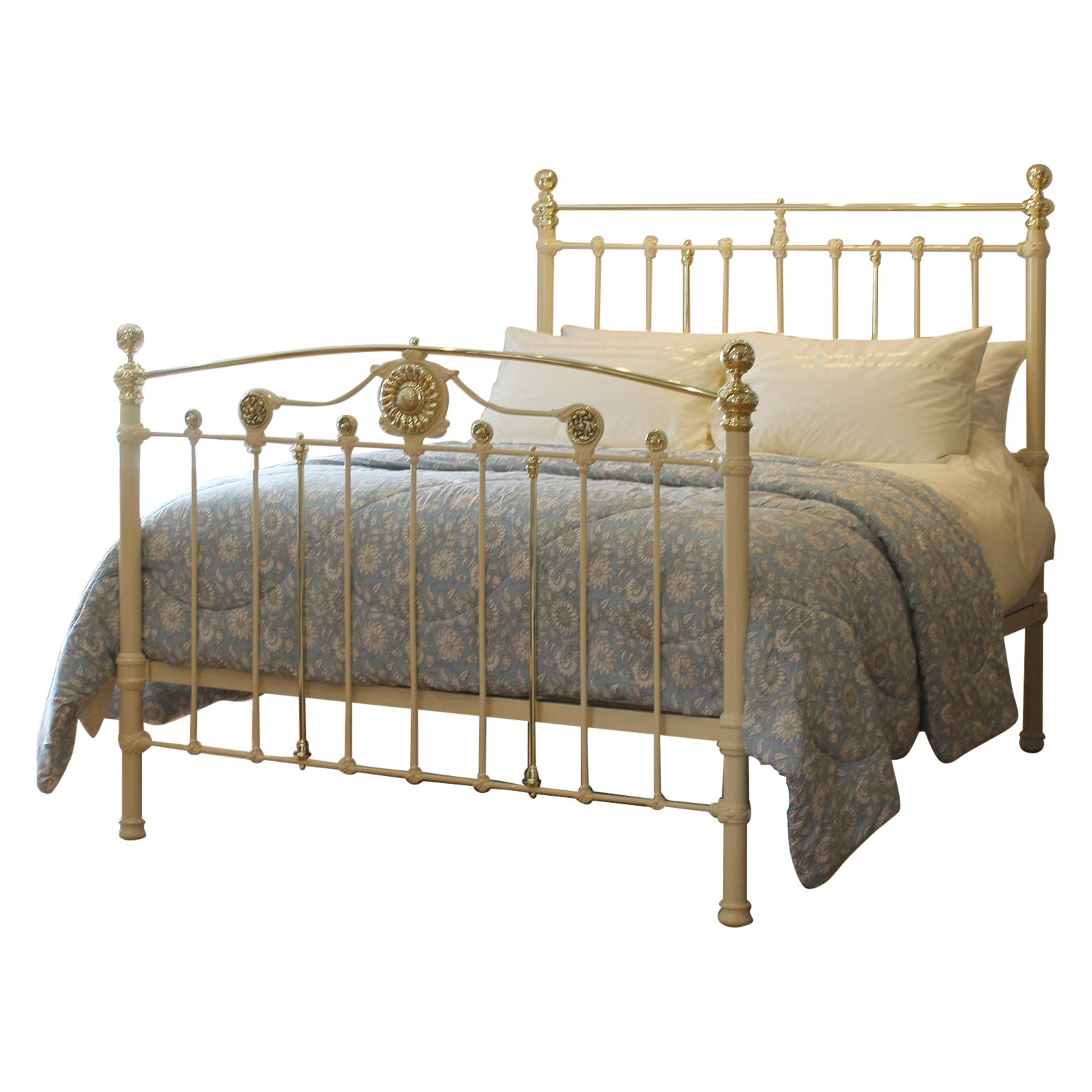Cremefarbenes antikes Bett mit Sonnenblumenmuster und Rosetten MK301 im Angebot